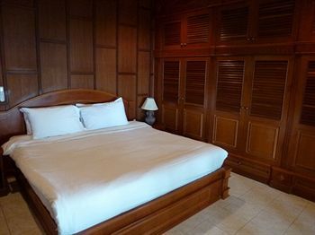 Baan Laem Noi Villa's