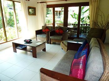 Baan Laem Noi Villa's