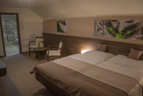 Hostal Restaurace A Penzion U Kl�sk?