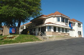 Motel 6 Pinole