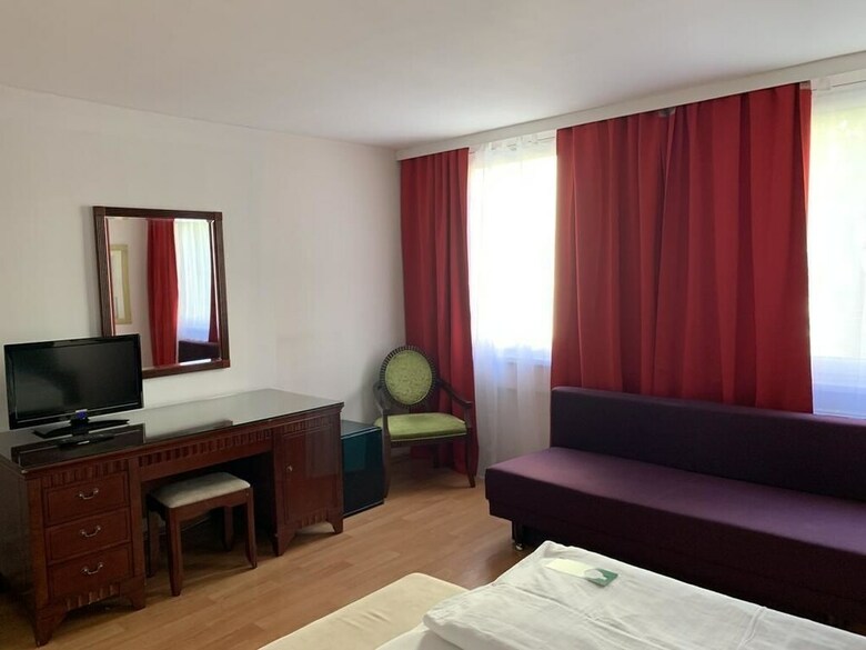 Hotel Attache