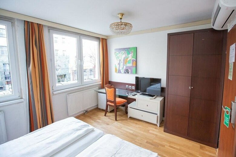 Hotel Attache