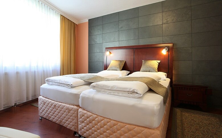 Hotel Attache