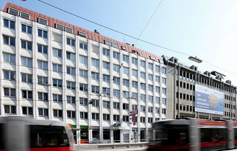 Hotel Attache