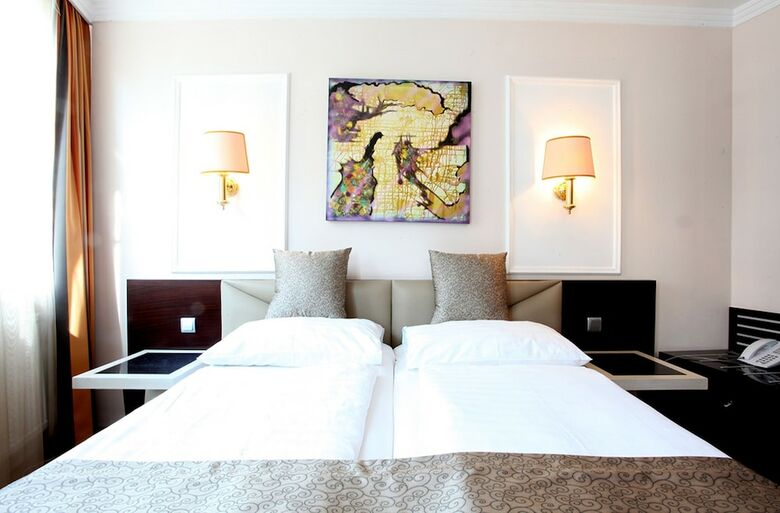 Hotel Attache