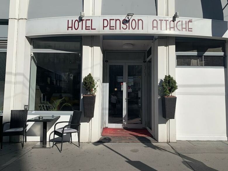 Hotel Attache