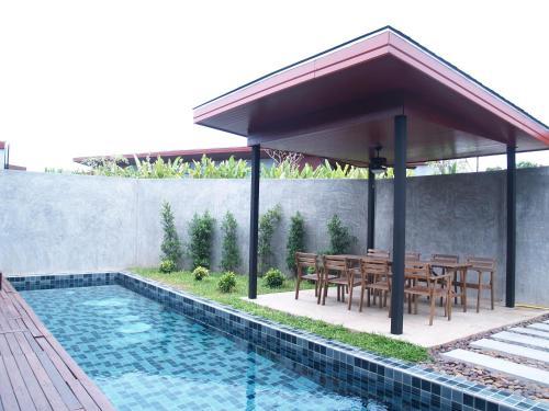 Hotel Sea Two Pool Villa Resort Pattaya