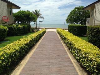 Hotel Ban Talay Samran