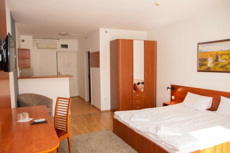 Triple M Hotel