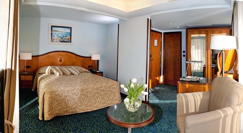 Hotel More