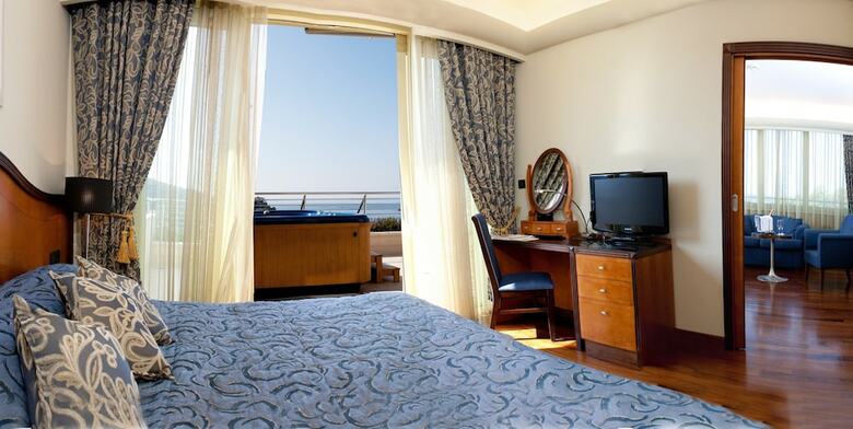 Hotel More