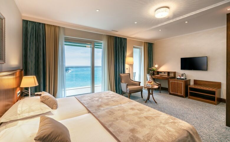Hotel More