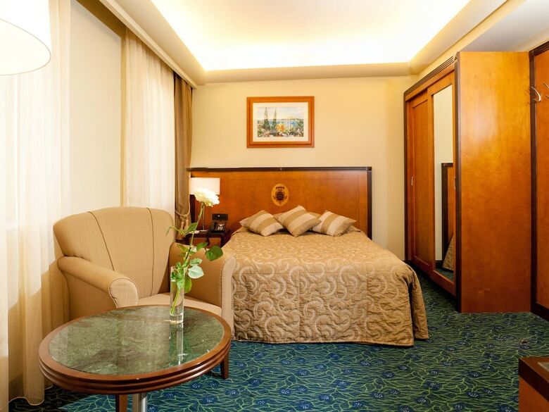 Hotel More