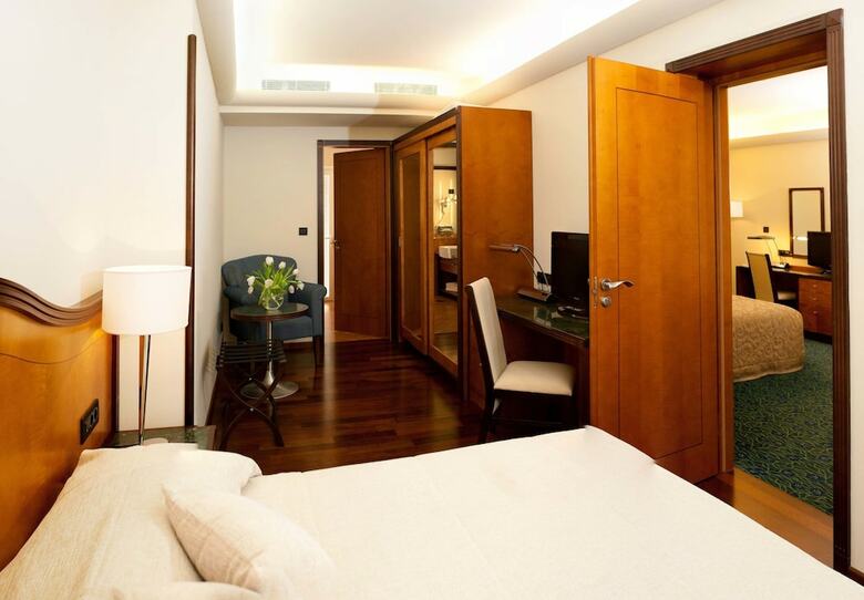 Hotel More