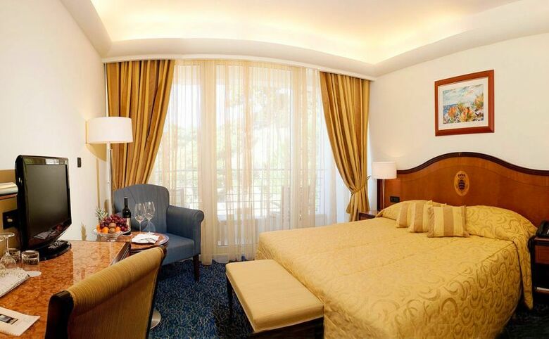 Hotel More