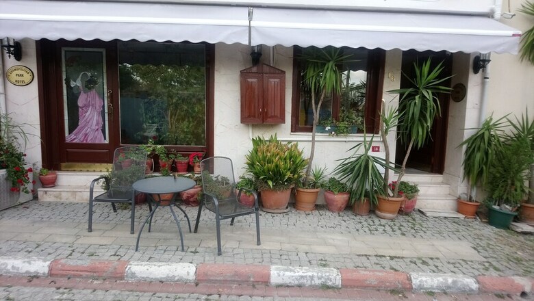 Cosmopolitan Park Hotel