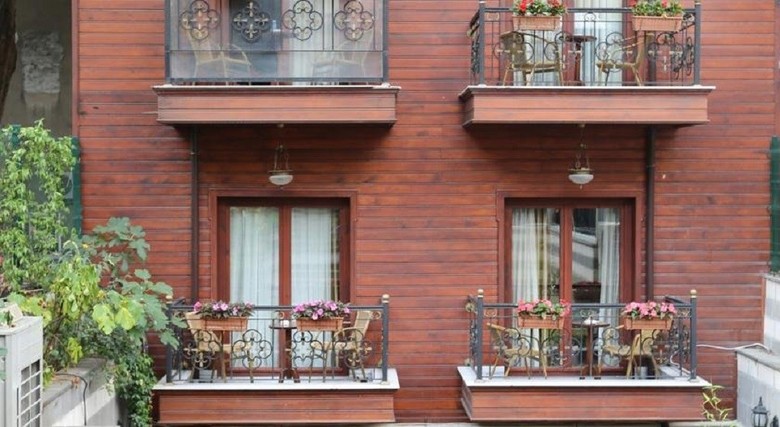 Rose Hotel