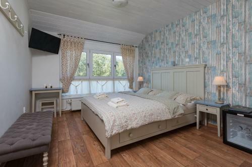 Bed & Breakfast Penzion St?�brn� V�tr - Adults Only