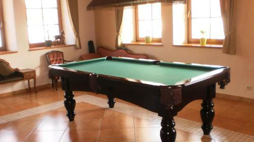 Hotelov� A Jezdeck� Are�l Dvur Krutenice
