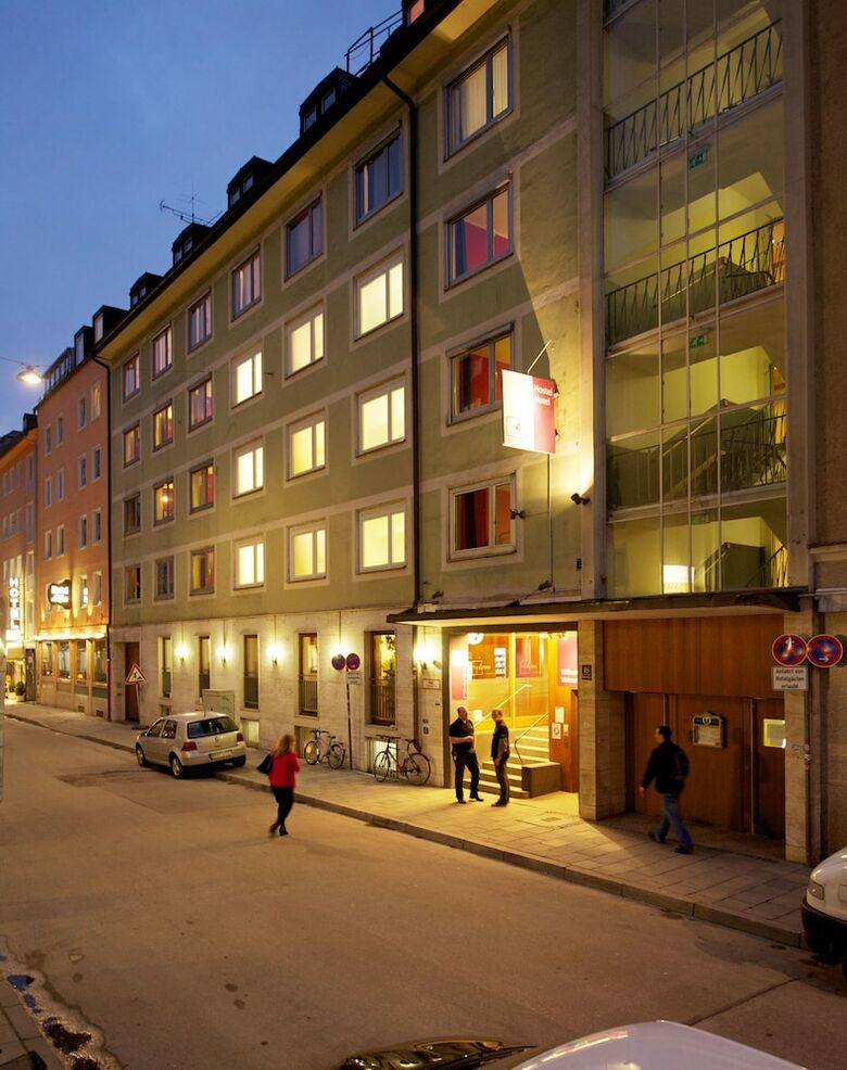 Apartamentos The 4 You Hostel & Hotel