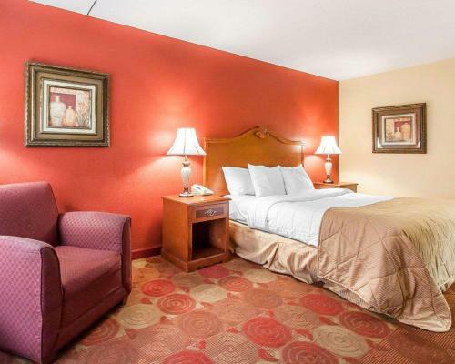 Hotel Clarion Inn & Suites University Center