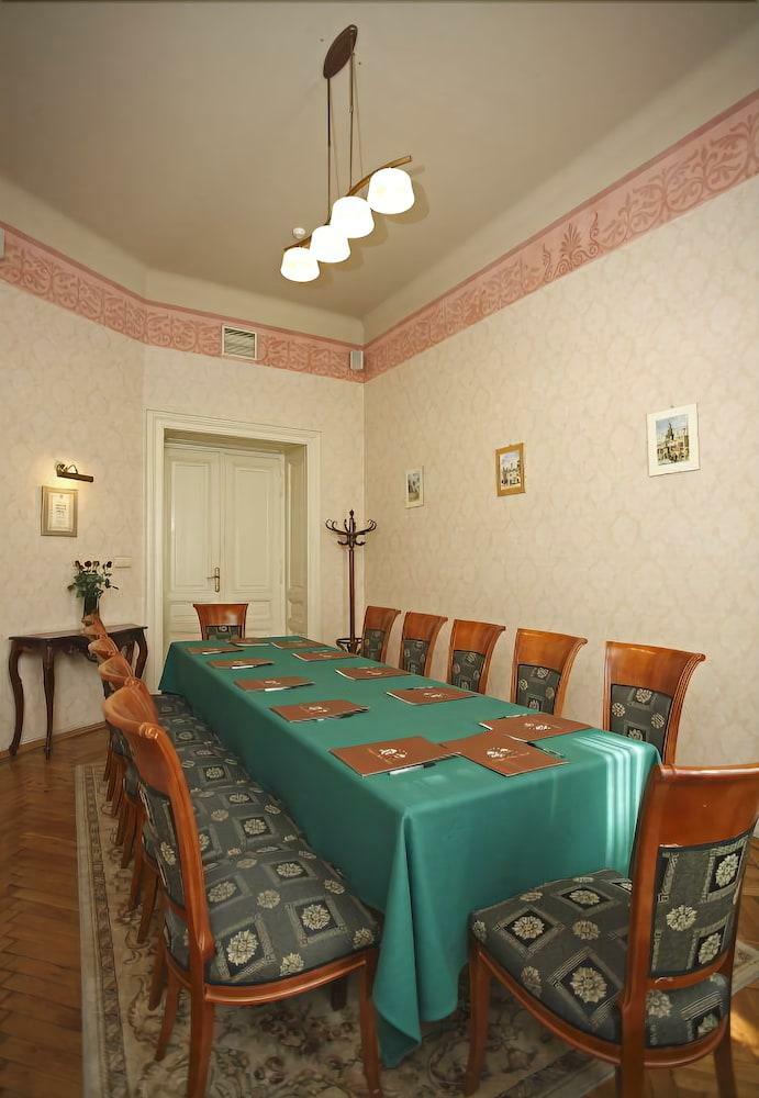 Hotel Ostoya Palace