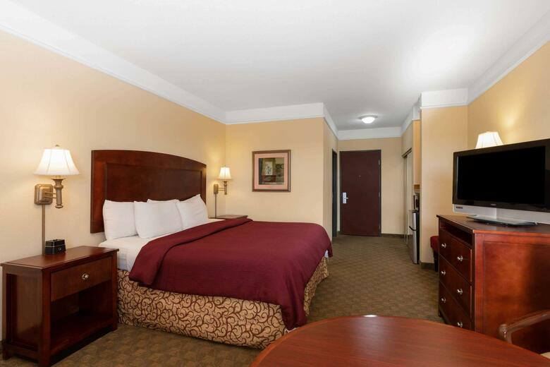 Posada La Quinta Inn & Suites Dodge City
