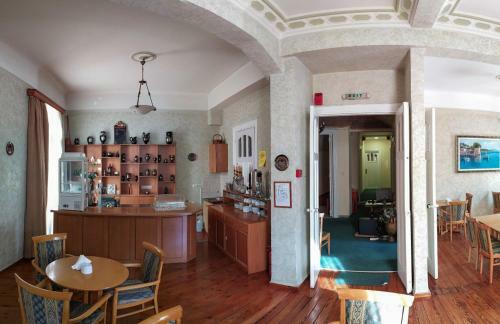 Hotel Cecil