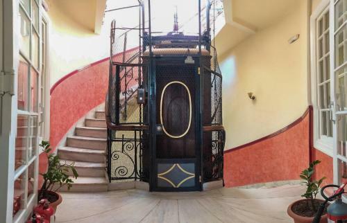 Hotel Cecil