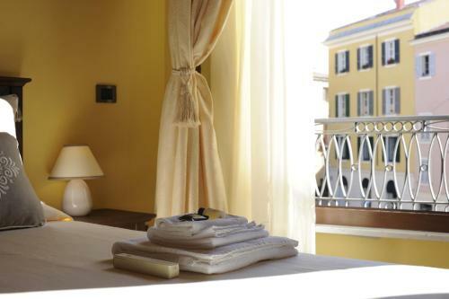 Hostal Piazza Azuni 18