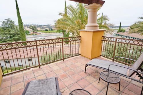 La Bellasera Hotel & Suites