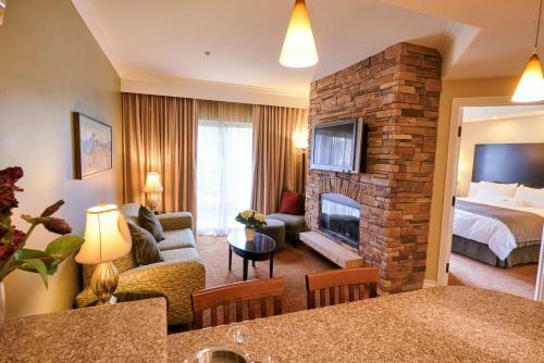 La Bellasera Hotel & Suites