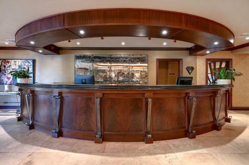 La Bellasera Hotel & Suites