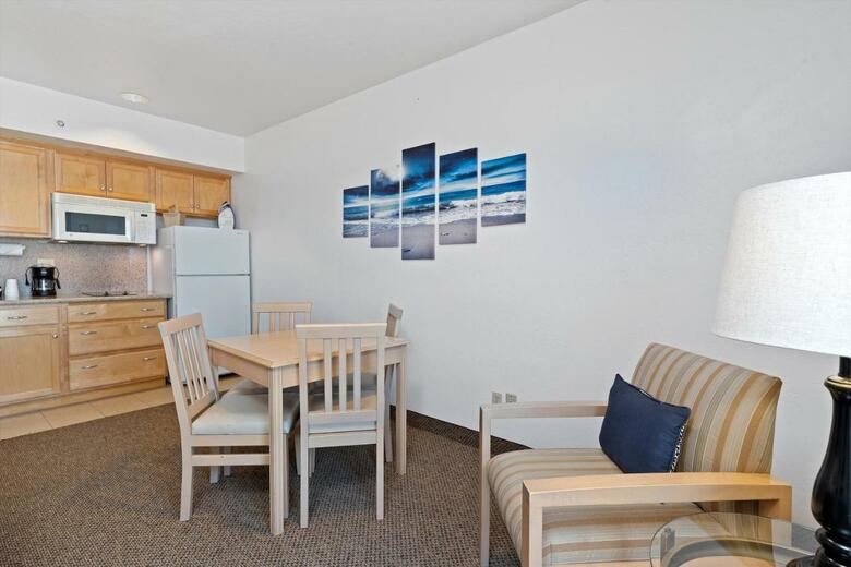 Hotel Beach House Inn & Suites