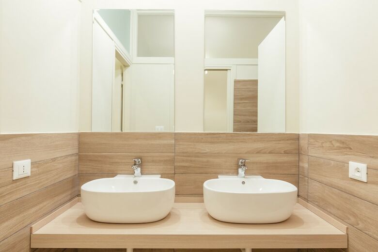 Tomato Backpackers Hotel
