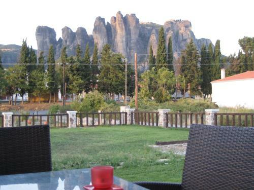 Hostal Monastiri Guesthouse