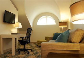 Hotel Skyler