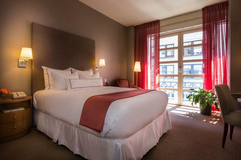Hotel Giraffe