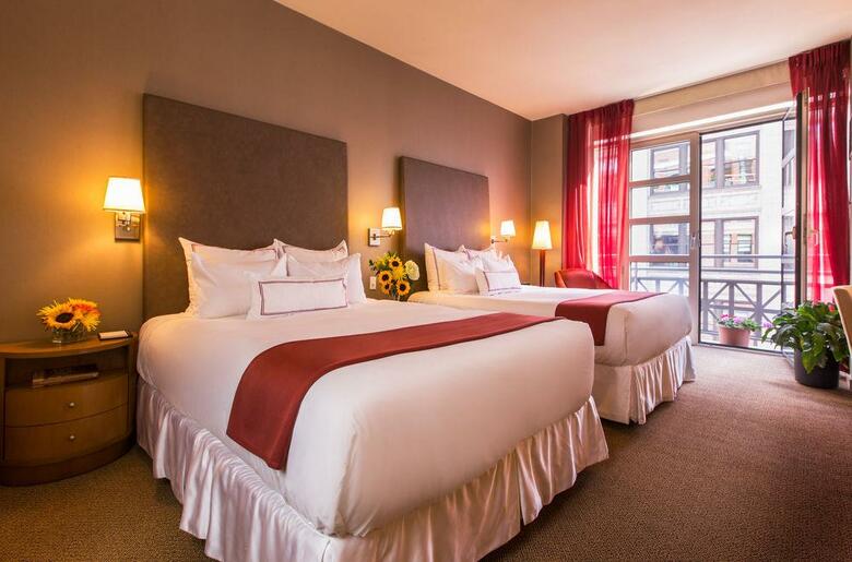 Hotel Giraffe