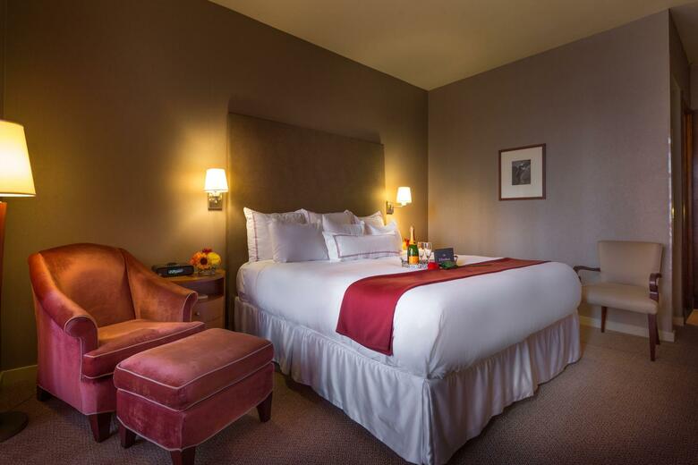 Hotel Giraffe