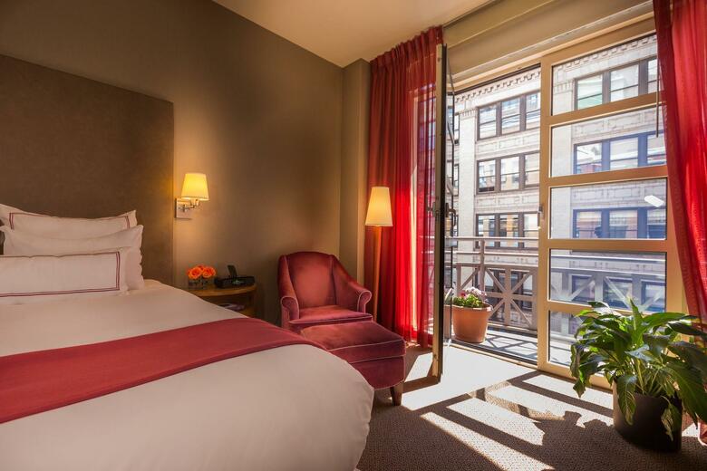 Hotel Giraffe