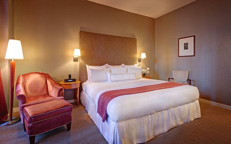 Hotel Giraffe