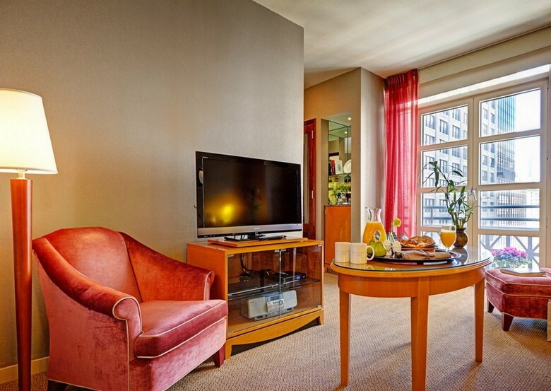 Hotel Giraffe