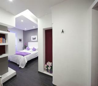 B&B Home 77