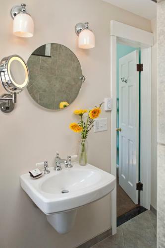 1802 House Bed & Breakfast Inn