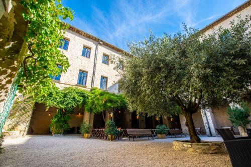 Le Clo�tre Des Dominicains