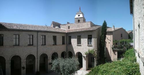 Le Clo�tre Des Dominicains