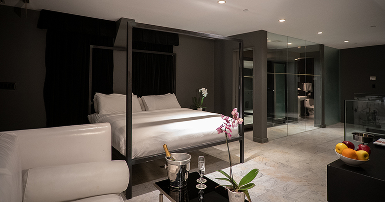 Hotel Night