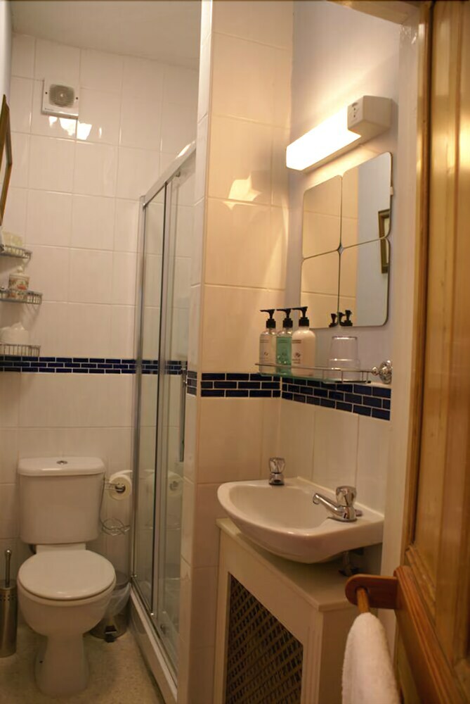 Hostal Devonshire House