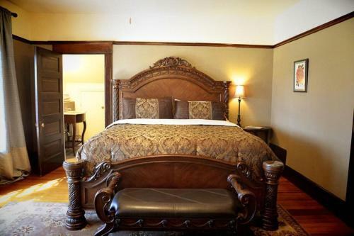 Bed & Breakfast Iron Horse Inn